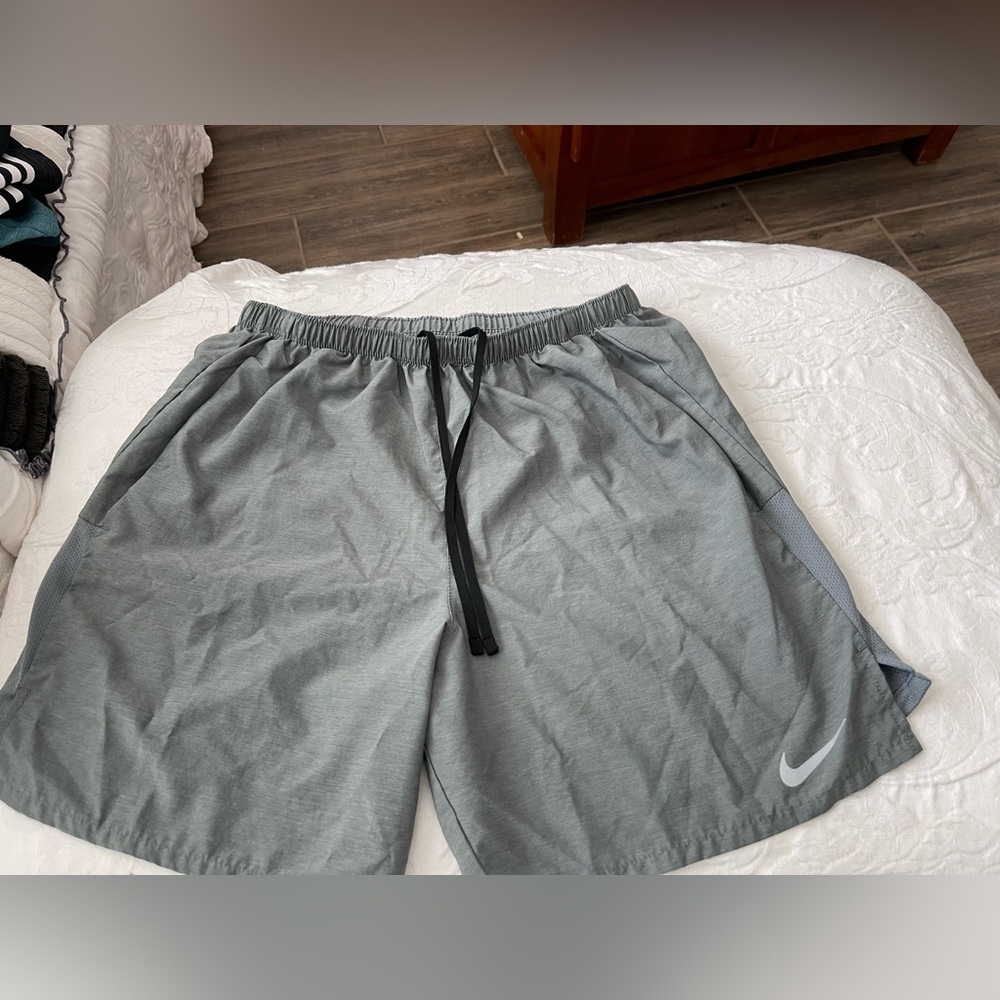 Nike Men's Light Gray Athletic Shorts with Black Drawstring